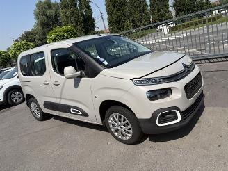 Damaged car Citroën Berlingo 5 seats 2020/10