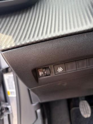 Peugeot 2008  picture 15