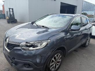 Vaurioauto  passenger cars Renault Kadjar  2016/9