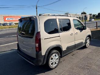 krockskadad bil auto Peugeot Rifter  2021/6