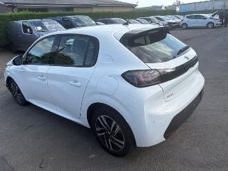 krockskadad bil auto Peugeot 208  2020/10