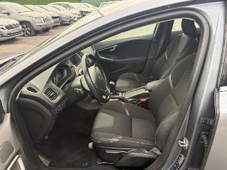 Volvo V-40  picture 11