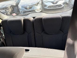 Kia Carens 7 seats picture 8