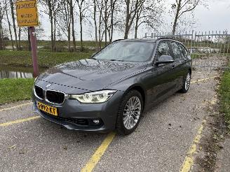 Voiture accidenté BMW 3-serie Touring 318i Executive 2018/12