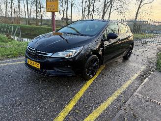 Schadeauto Opel Astra 1.0 Selection 2017/11