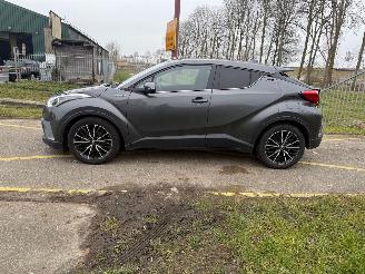 Toyota C-HR 1.8 Hybrid Dynamic picture 2