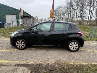 Peugeot 208 1.2 e-VTi Envy Automaat picture 2
