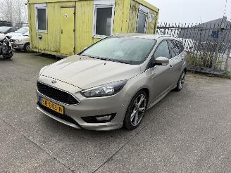 Damaged car Ford Focus Wagon 1.0 Titanium 2016/7