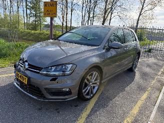 Voiture accidenté Volkswagen Golf 1.4 TSI Connected Series Automaat 2016/9