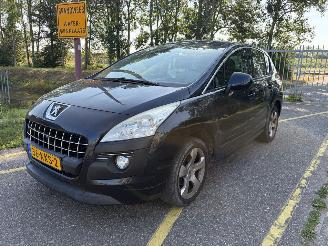 damaged passenger cars Peugeot 3008 1.6 VTi Première 2010/1