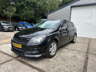 Schadeauto Opel Astra 1.8 Sport Rijdbaar! 2005/1