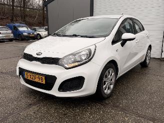 krockskadad bil auto Kia Rio 1.2 CVVT Comfortline Airco NAP! 2014/1