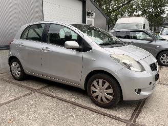 Toyota Yaris 1.3 semi-automaat, rijdbare schade picture 6