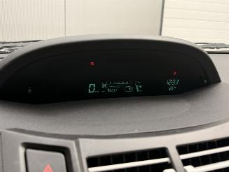 Toyota Yaris 1.3 semi-automaat, rijdbare schade picture 28