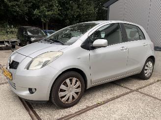 Toyota Yaris 1.3 semi-automaat, rijdbare schade picture 2