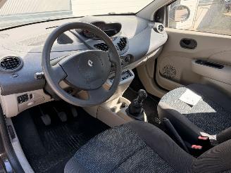 Renault Twingo 1.2 Airco ! Volledig rijdbaar! APK picture 17