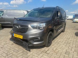 Vaurioauto  commercial vehicles Opel Combo Automaat met navigatie  EURO6 2022/8