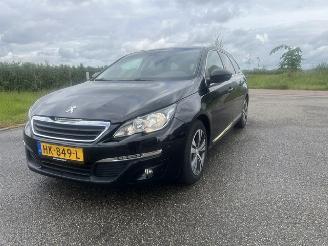 Avarii autoturisme Peugeot 308 1.2 PureTech Blue Lease Executive  PANORAMADAK 2015/12