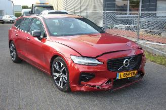 krockskadad bil auto Volvo V-60 2.0 B3 R-Design Pano H&K Leer 45000 km Nap 2021/1