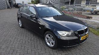 Damaged car BMW 3-serie 318i Touring nette goed rijdende auto met weinig schade! 2008/1