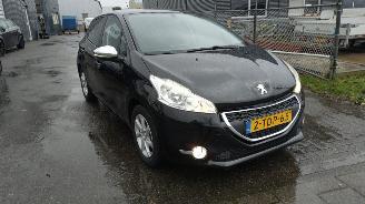 uszkodzony samochody osobowe Peugeot 208 1.2 vti allure luxe auto gebruikers schade 2014/1