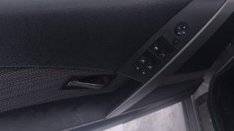 BMW 5-serie 530i executive ,rijdt goed ,gebruikersschade! picture 12