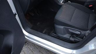 Volkswagen Tiguan 1.4TSI Comfort en Design 4 Motion lichte schade picture 8