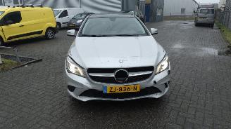 Mercedes Cla-klasse ClA 180 Ediotion AMG 85458 kilometer!! weinig schade!nieuwstaat auto! picture 2