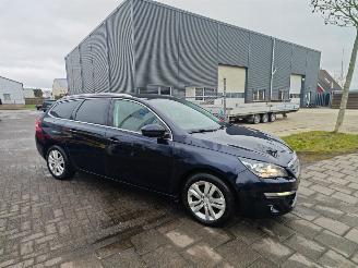 krockskadad bil auto Peugeot 308 1.2 e-thp bleu lion ex. mooie auto lichte schade ijdbaar 2014/1