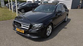 Mercedes E-klasse E220D 4 matic Pano Burmester Nieuwstaat auto! kleine schade picture 3