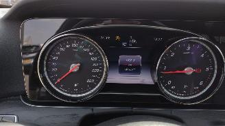 Mercedes E-klasse E220D 4 matic Pano Burmester Nieuwstaat auto! kleine schade picture 16