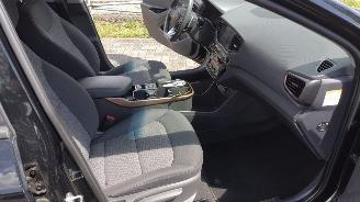 Hyundai Ioniq Comfort EV licht schade gewoon rijdbaar! picture 17