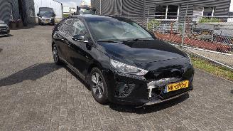 uszkodzony samochody osobowe Hyundai Ioniq Comfort EV licht schade gewoon rijdbaar! 2017/1