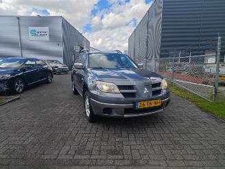 uszkodzony samochody osobowe Mitsubishi Outlander 2.0 invite plus lichte rijdbare schade nette auto! 2006/1