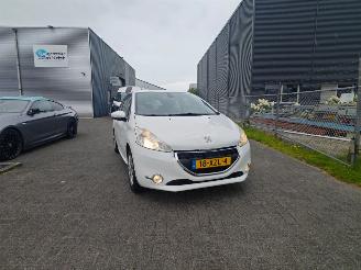 Voiture accidenté Peugeot 208 PEUGEOT 208 Peugeot 208 1.2 Vti 12V PureTech 82 NETTE AUTO 2012/9