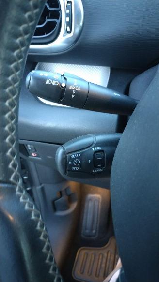Citroën C3 picasso 1.2 Exclusive Mooie auto Lichte schade picture 14