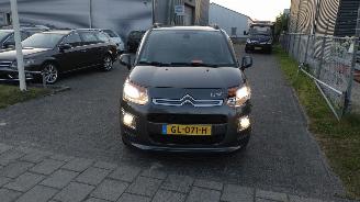 Citroën C3 picasso 1.2 Exclusive Mooie auto Lichte schade picture 2