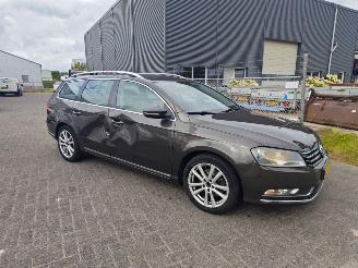 krockskadad bil auto Volkswagen Passat 2.0 TDI Highline BlueMotion Technisch 100 procent ok!! 2013/1