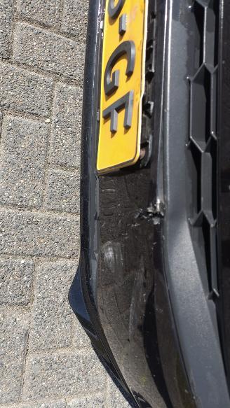 Volkswagen Up! 1.0 81000 km mooie lichte schade nette auto!! picture 3