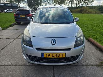 krockskadad bil auto Renault Grand-scenic  2010/4