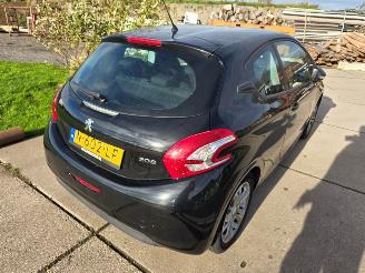Peugeot 208  picture 5