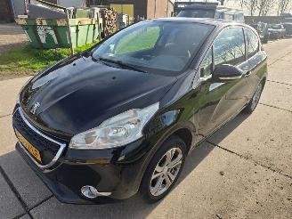 Peugeot 208  picture 3