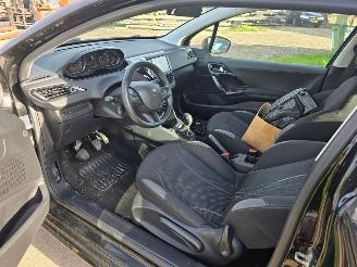 Peugeot 208  picture 7