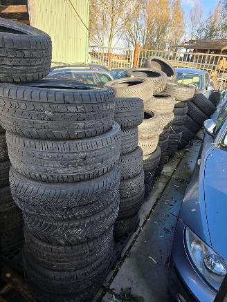 Schadeauto Abarth  partij goeie banden voor export alle maten door elkaar 2024/1