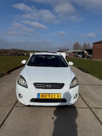 uszkodzony samochody osobowe Kia Cee d  2008/10