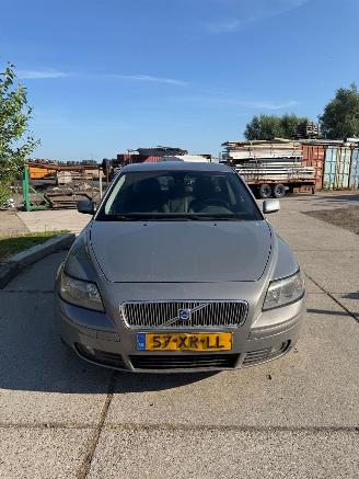 Vaurioauto  passenger cars Volvo V-50 2.4 Automaat 2004/8