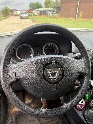 Dacia Duster 4X4 SUV picture 8