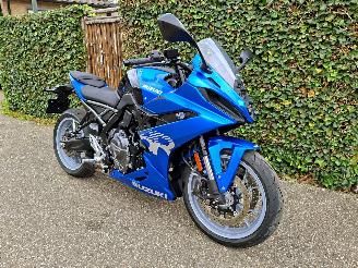 Vaurioauto  motor cycles Suzuki  GSX 8R 2024/4