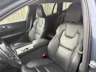 Volvo V-60 2.0 B4 Momentum Business AUTOMAAT MET ELEKTRICITEIT-MOTOR picture 11