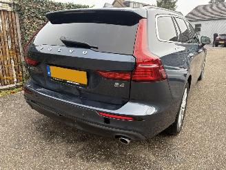 Volvo V-60 2.0 B4 Momentum Business AUTOMAAT MET ELEKTRICITEIT-MOTOR picture 4